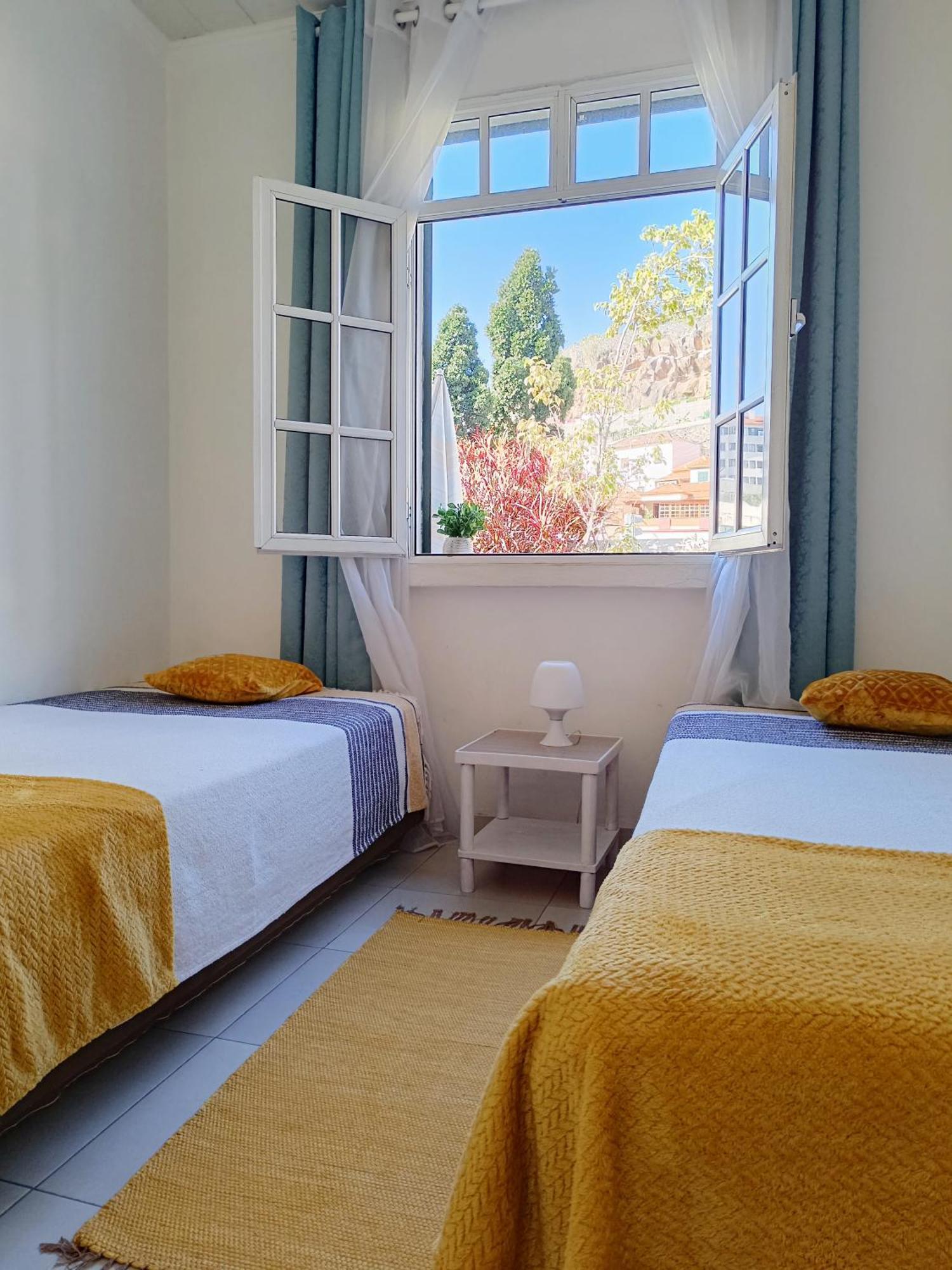 Home & Flower - Private Bedrooms Funchal Luaran gambar