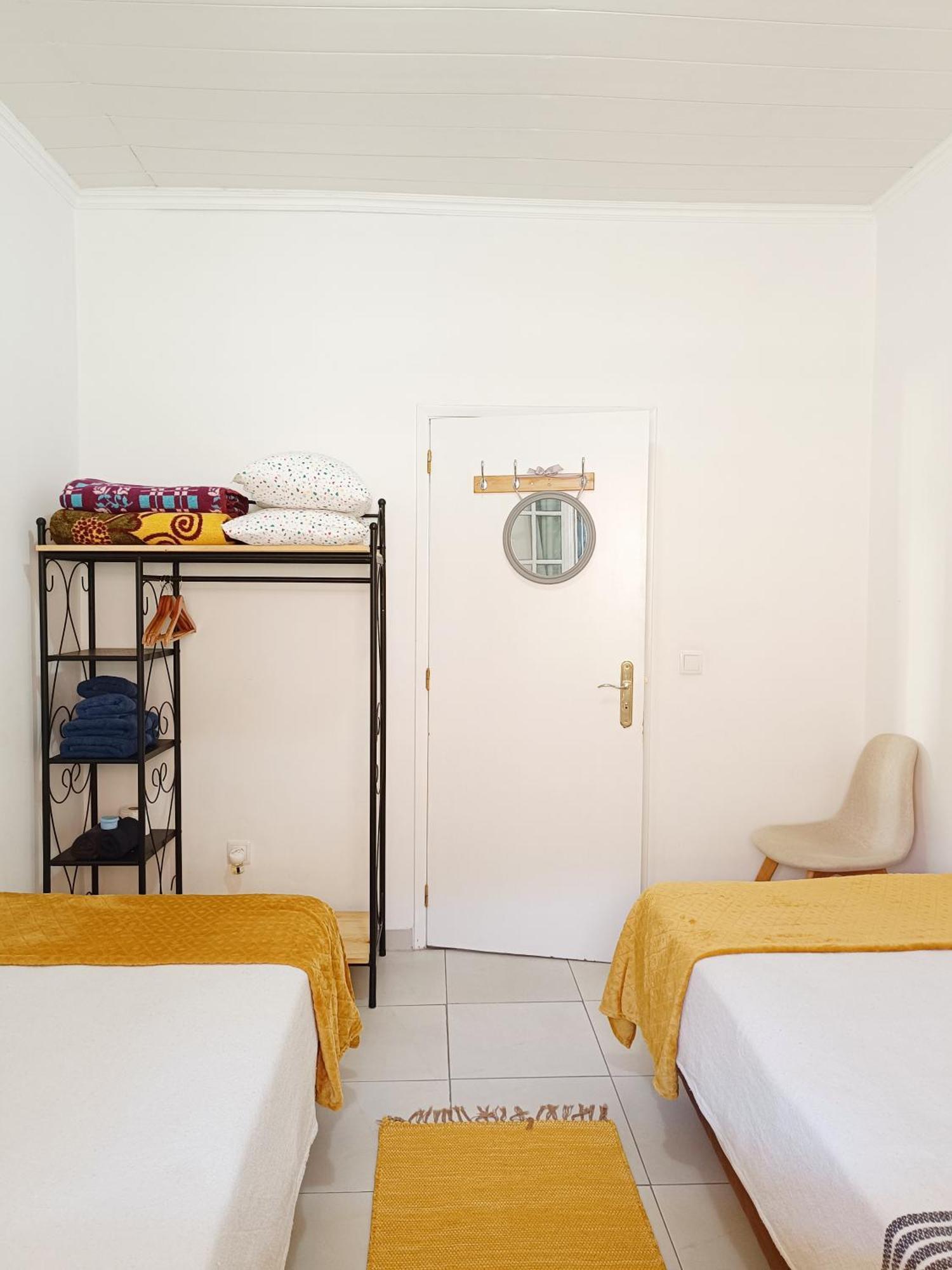 Home & Flower - Private Bedrooms Funchal Bilik gambar