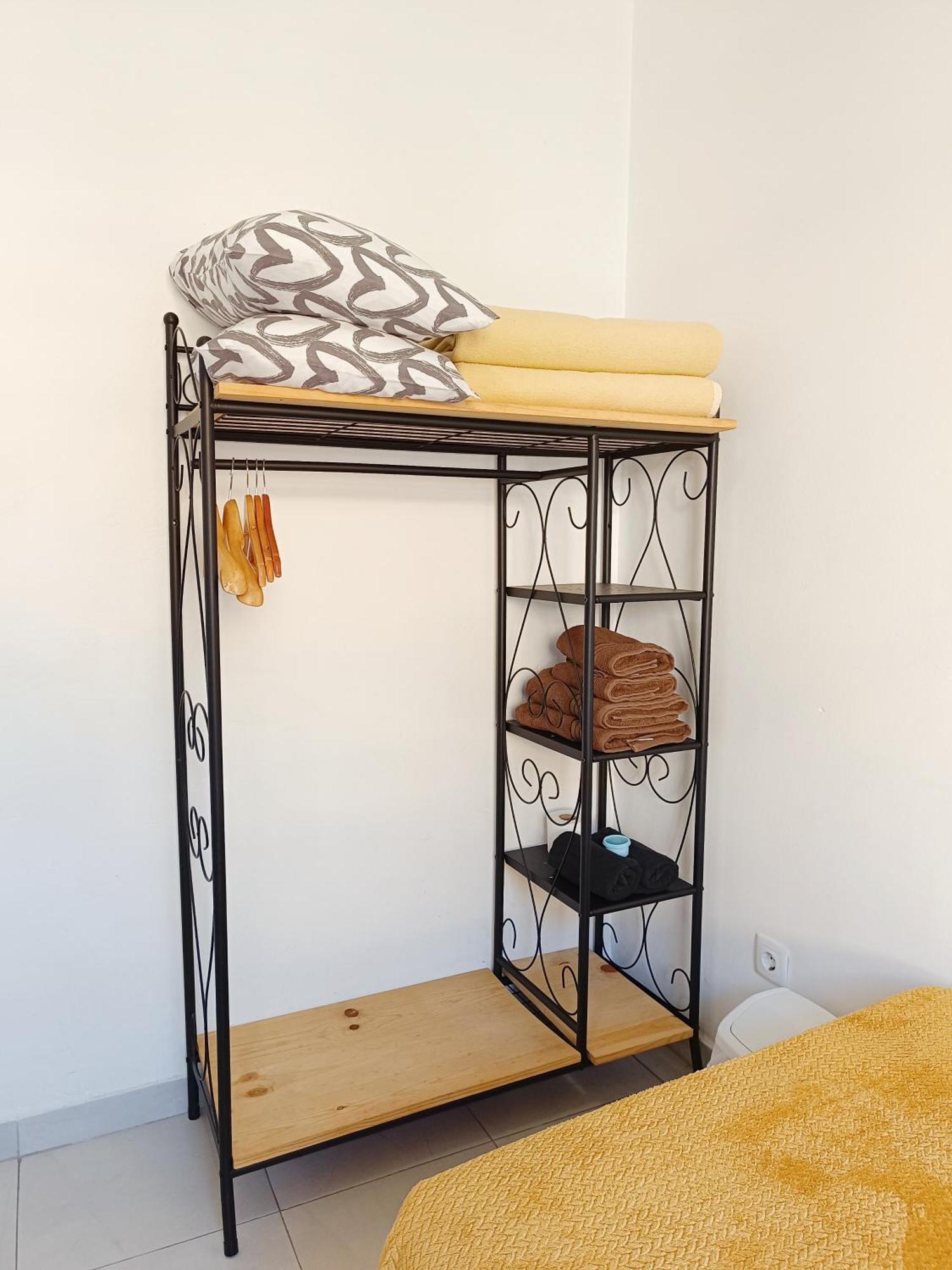 Home & Flower - Private Bedrooms Funchal Bilik gambar