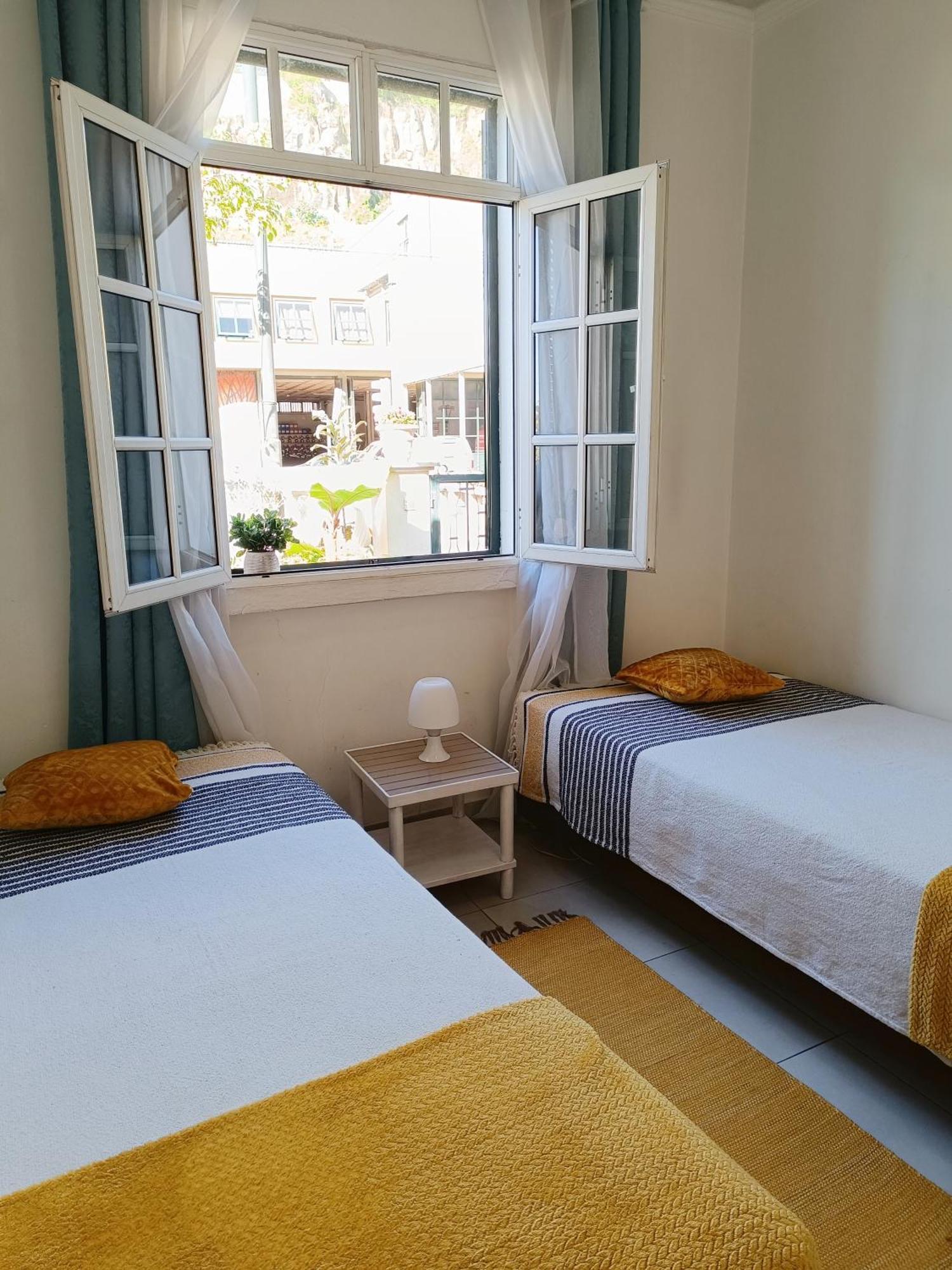 Home & Flower - Private Bedrooms Funchal Bilik gambar